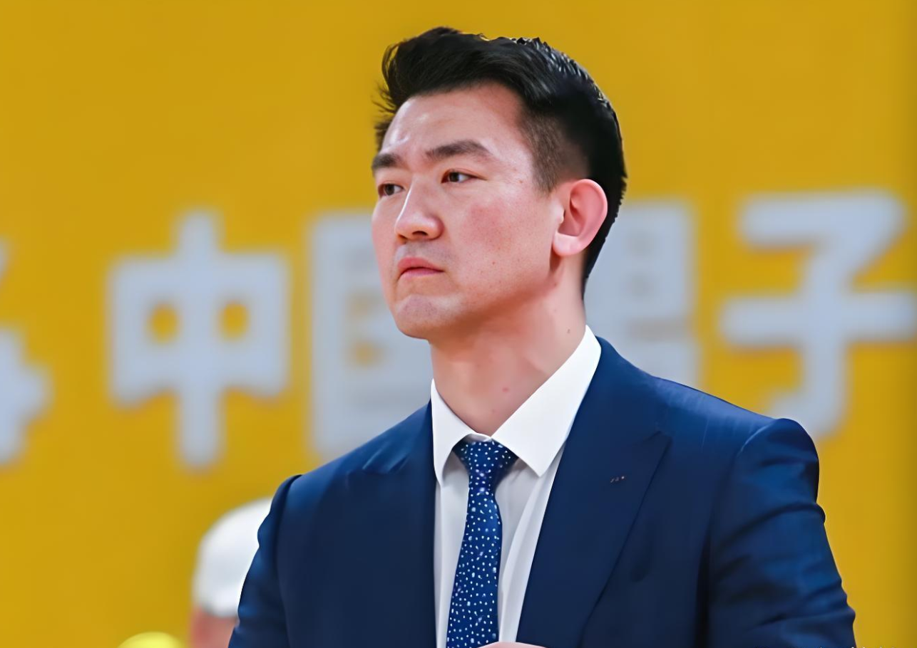 皇冠体育直播官方-赢上海8分!CBA记者大赞广厦队1人:配得上王博亲自给他递水
